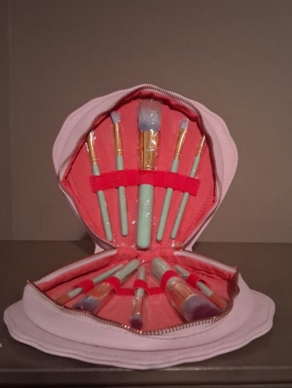 Beauty Creations Pink Seashell Makeup Brush Set w/ Case – Travel Cosmetic Kit